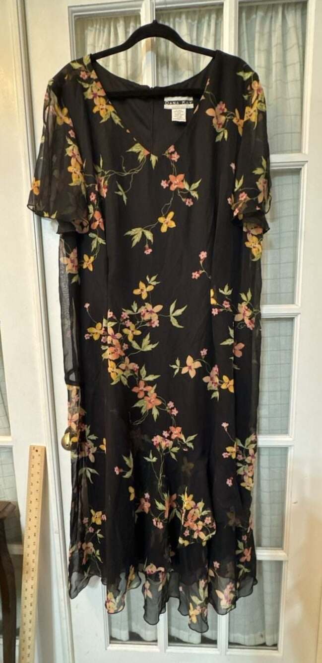 Dana Kay Women's Black Floral Print V-Neck Short Sleeve Midi Dress